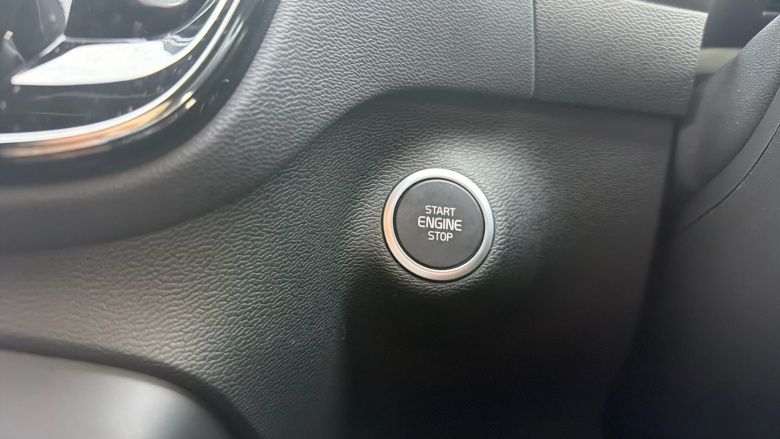 Volvo Xc40 2.0 B4P Plus Dark 5dr AWD Auto Petrol Estate